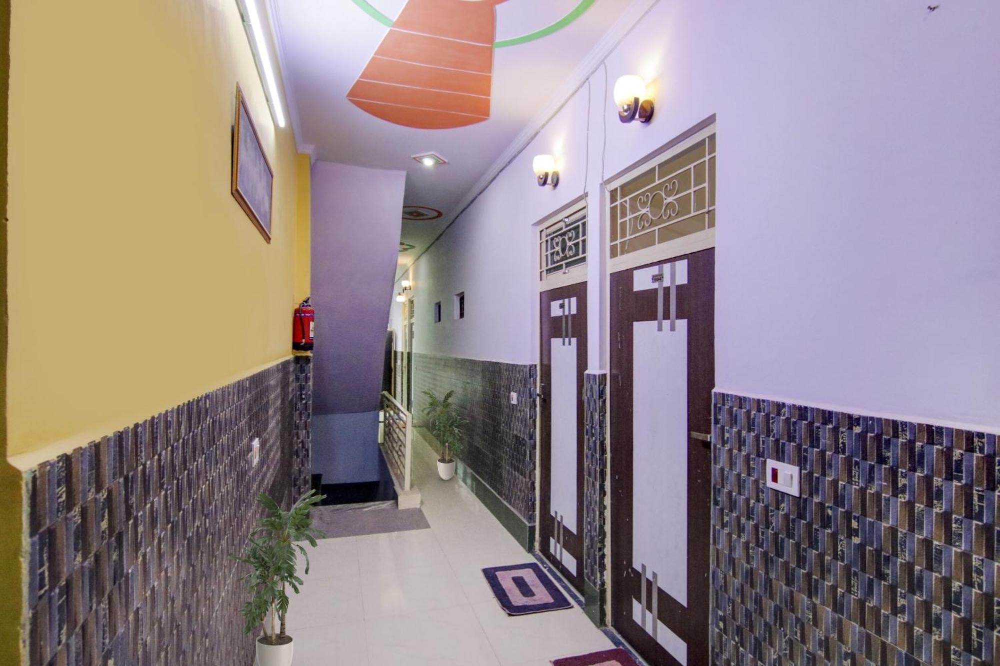 Hotel O S Palace Near Samaypur Badli Metro Station 델리 외부 사진
